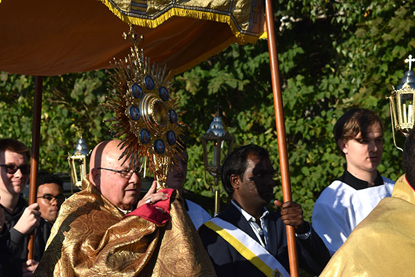 Congress Procession AB Dunn 0738 600x400 